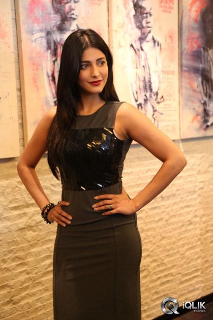 Shruti-Haasan-at-Srimanthudu-Movie-Thank-You-Meet